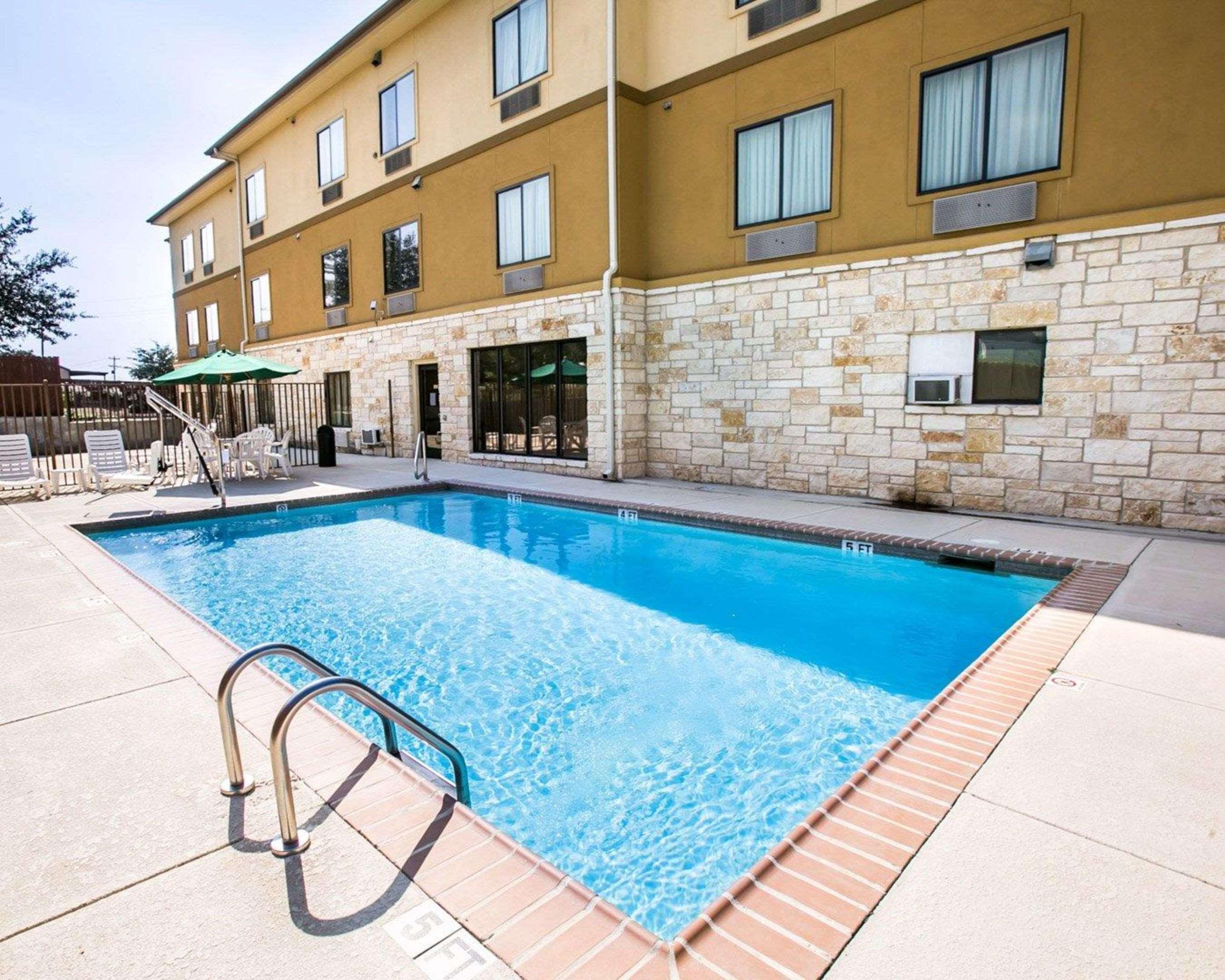 Sleep Inn & Suites Gonzales Near Palmetto State Park Buitenkant foto